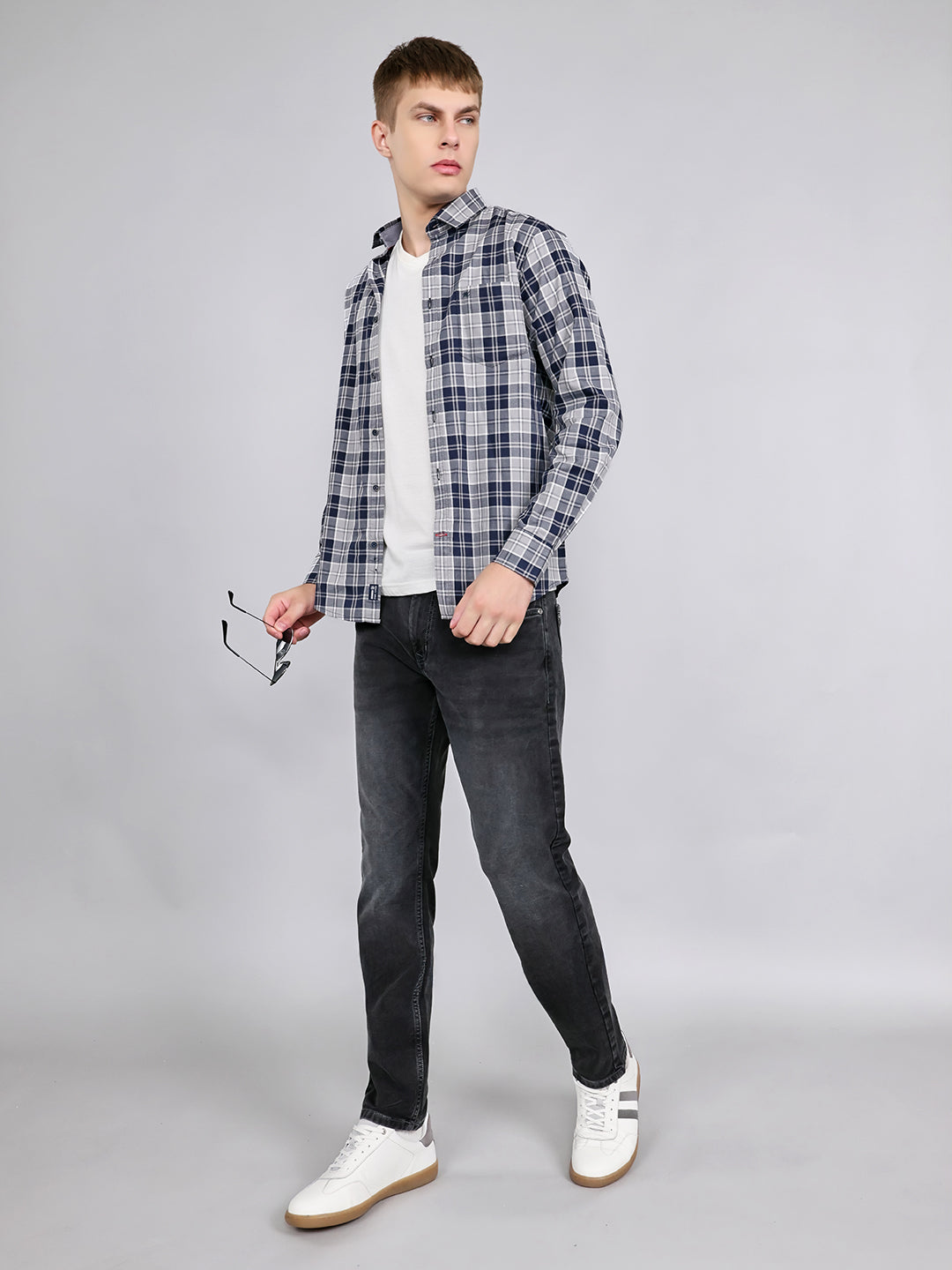 Men Grey Light Wash Straight Fit Denim