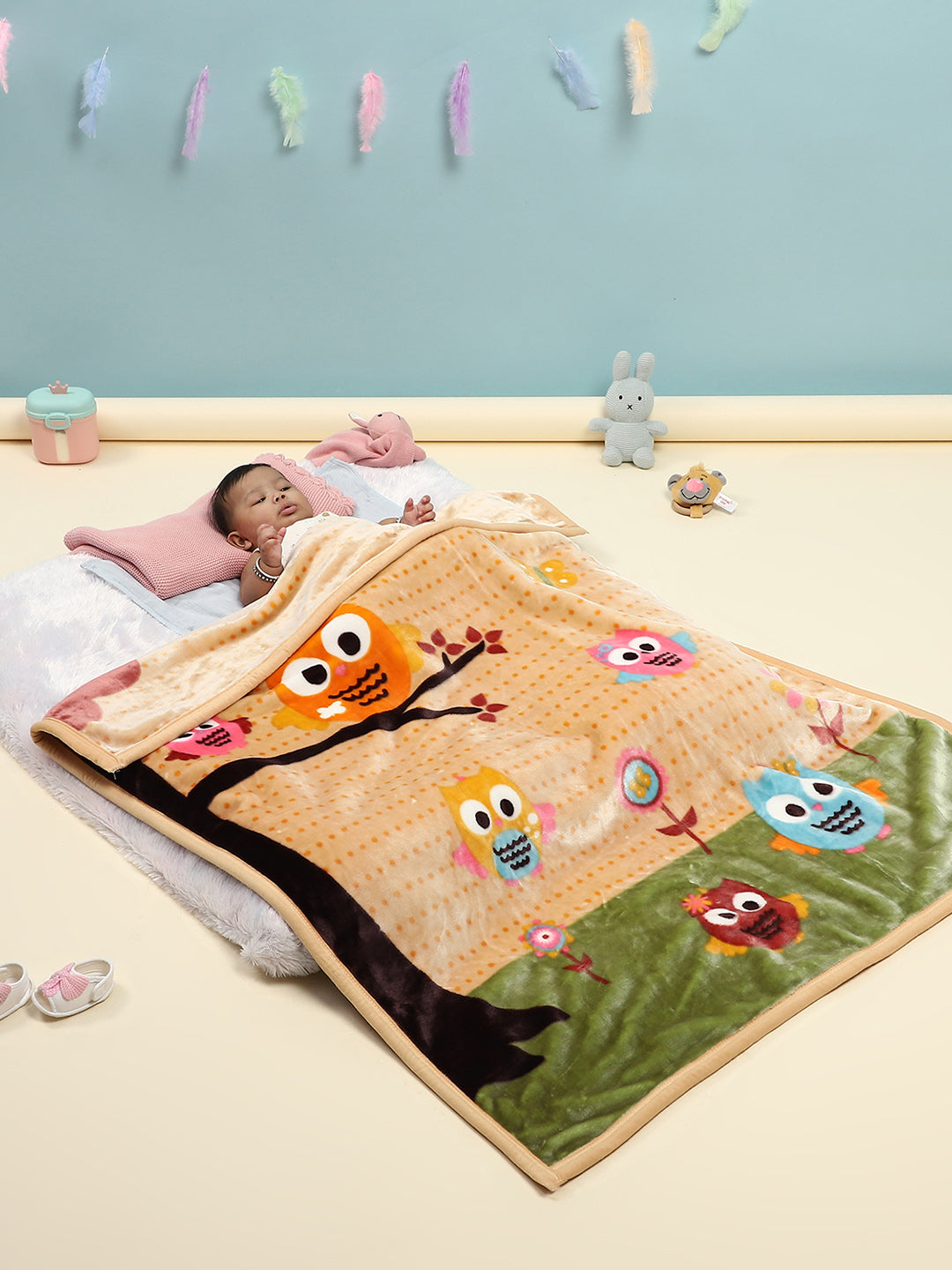 Cartoon Birds Printed Plush Yellow Baby Blanket