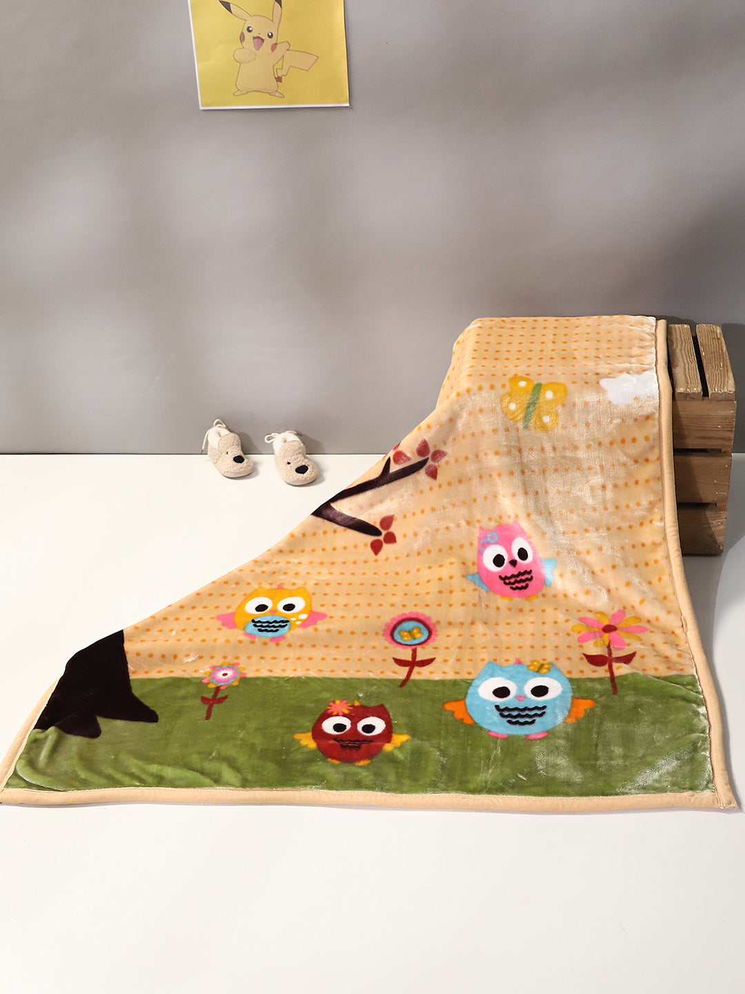 Cartoon Birds Printed Plush Yellow Baby Blanket