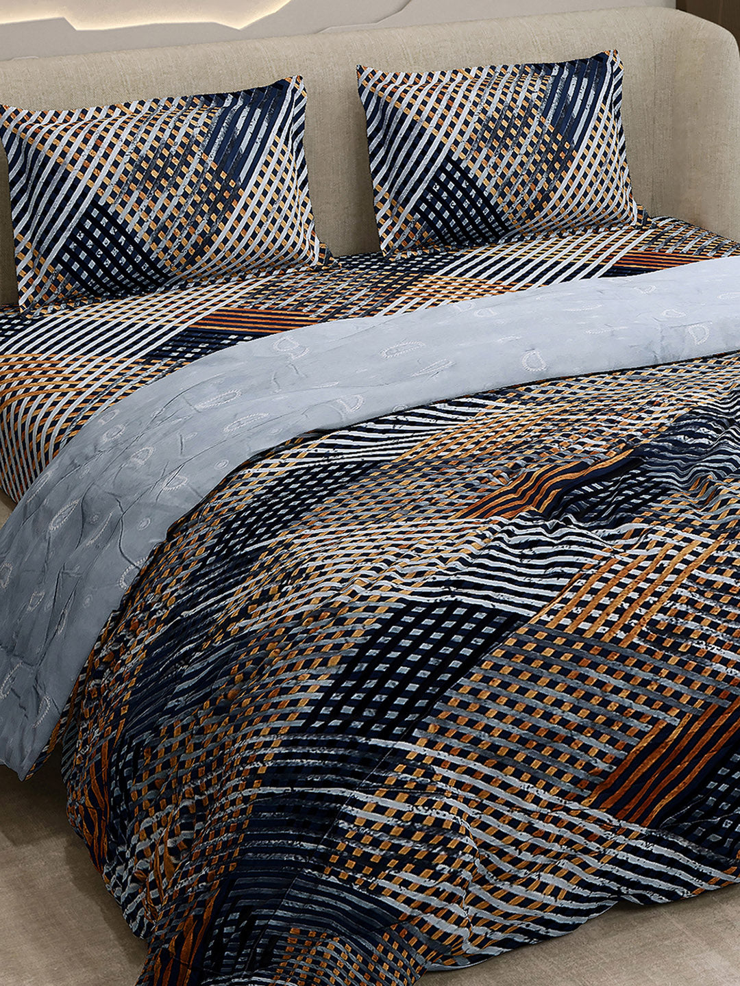 Printed Double Bed 130 GSM 4 Pc Bedding Set (1 Bedsheet, 1 AC Comforter & 2 Pillow Cover)