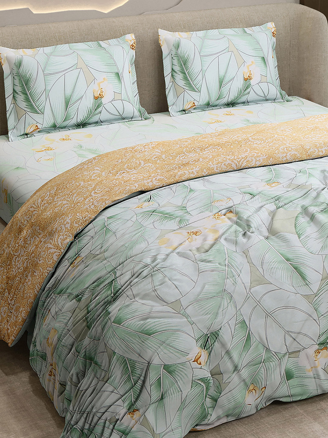 Printed Double Bed 130 GSM 4 Pc Bedding Set (1 Bedsheet, 1 AC Comforter & 2 Pillow Cover)