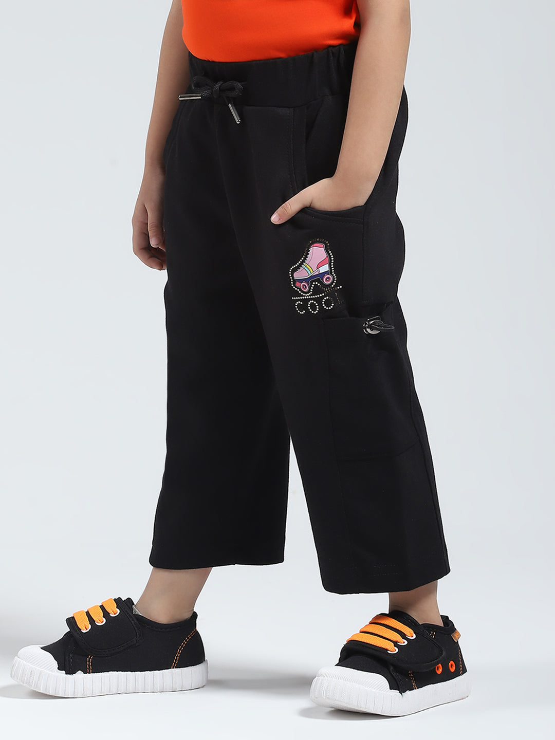 Girls Black Solid Regular Fit Capri