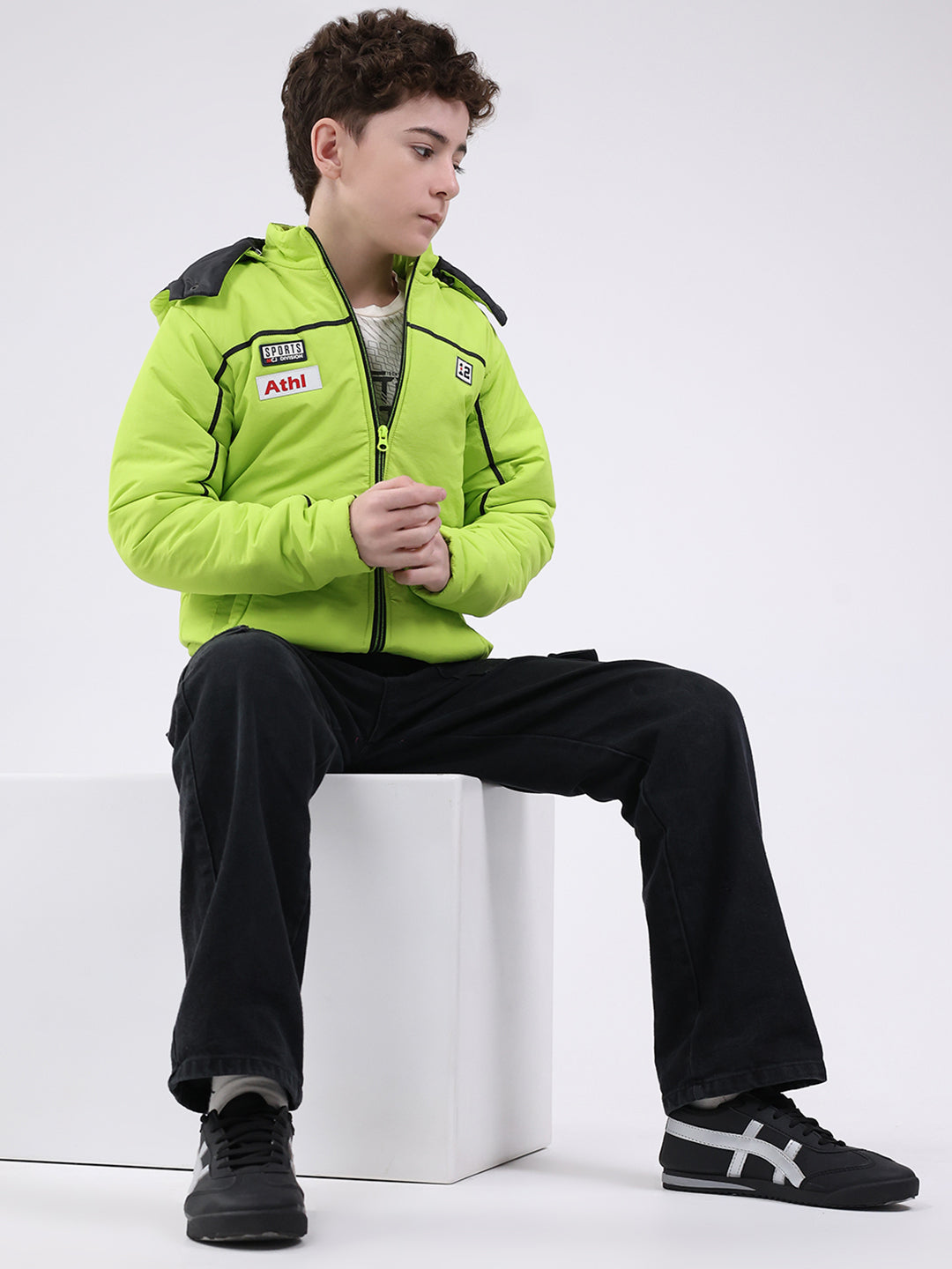 Boys Green Solid Hooded Full Sleeve Jacket