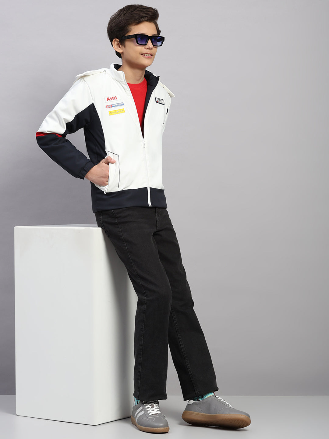 Boys White Solid Hooded Full Sleeve Jacket