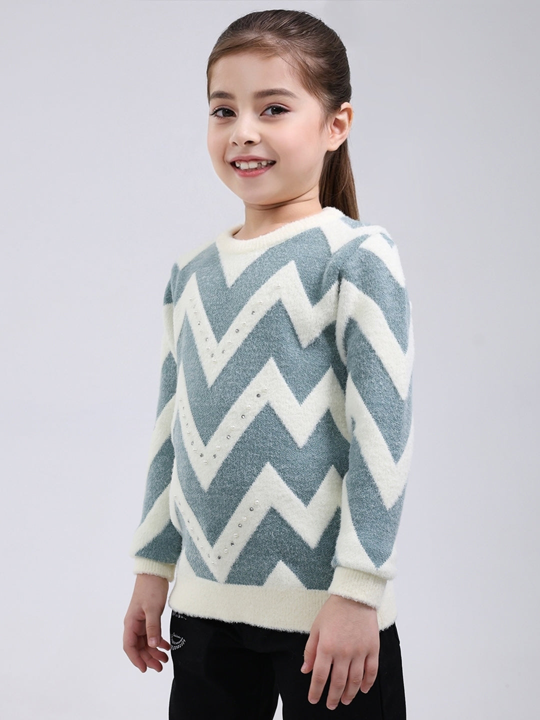 Girls Green Embroidered Round Neck Full Sleeve Pullover