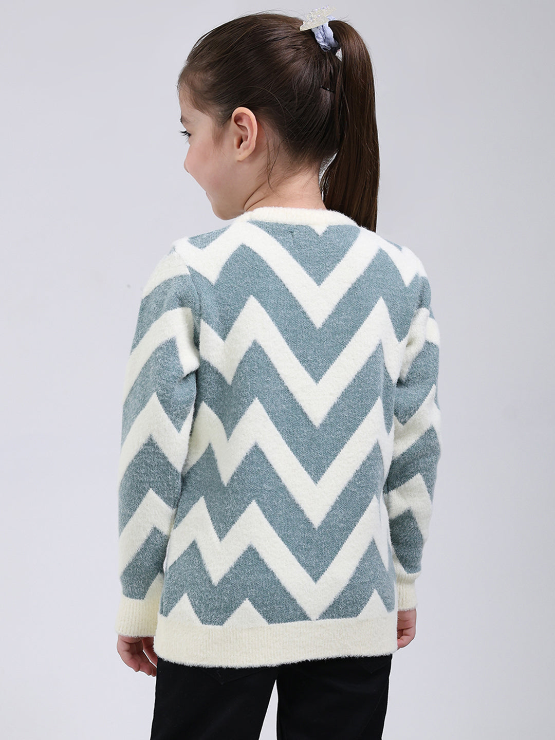 Girls Green Embroidered Round Neck Full Sleeve Pullover