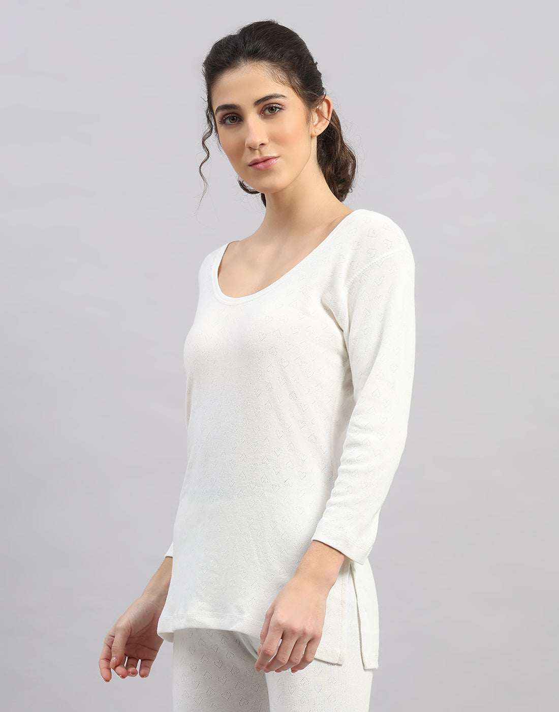 Women Off White Solid V Neck 3/4th Sleeve Thermal Vest