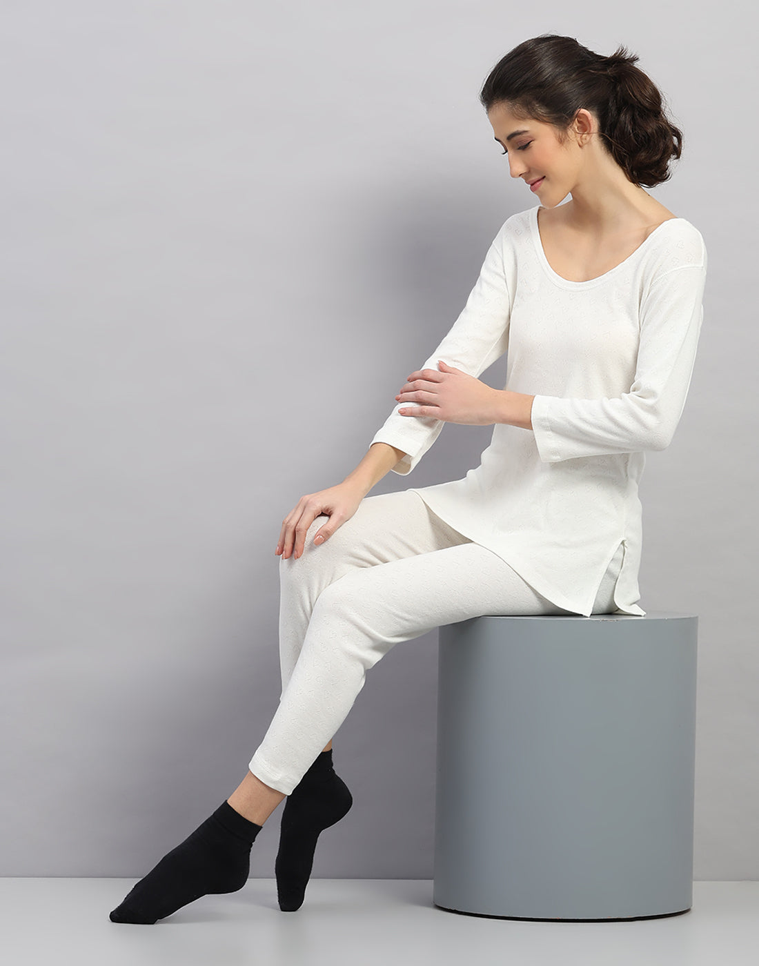 Women Off White Solid V Neck 3/4th Sleeve Thermal Vest