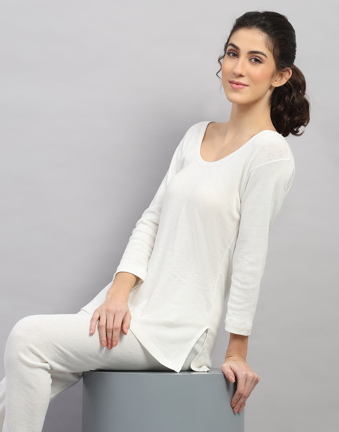 Women Off White Solid V Neck 3/4th Sleeve Thermal Vest