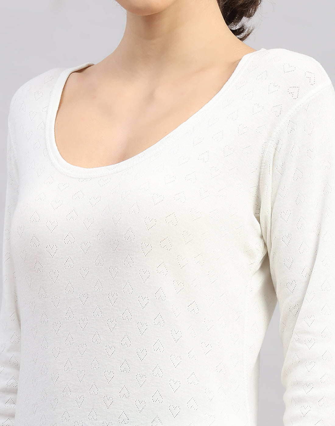 Women Off White Solid V Neck 3/4th Sleeve Thermal Vest