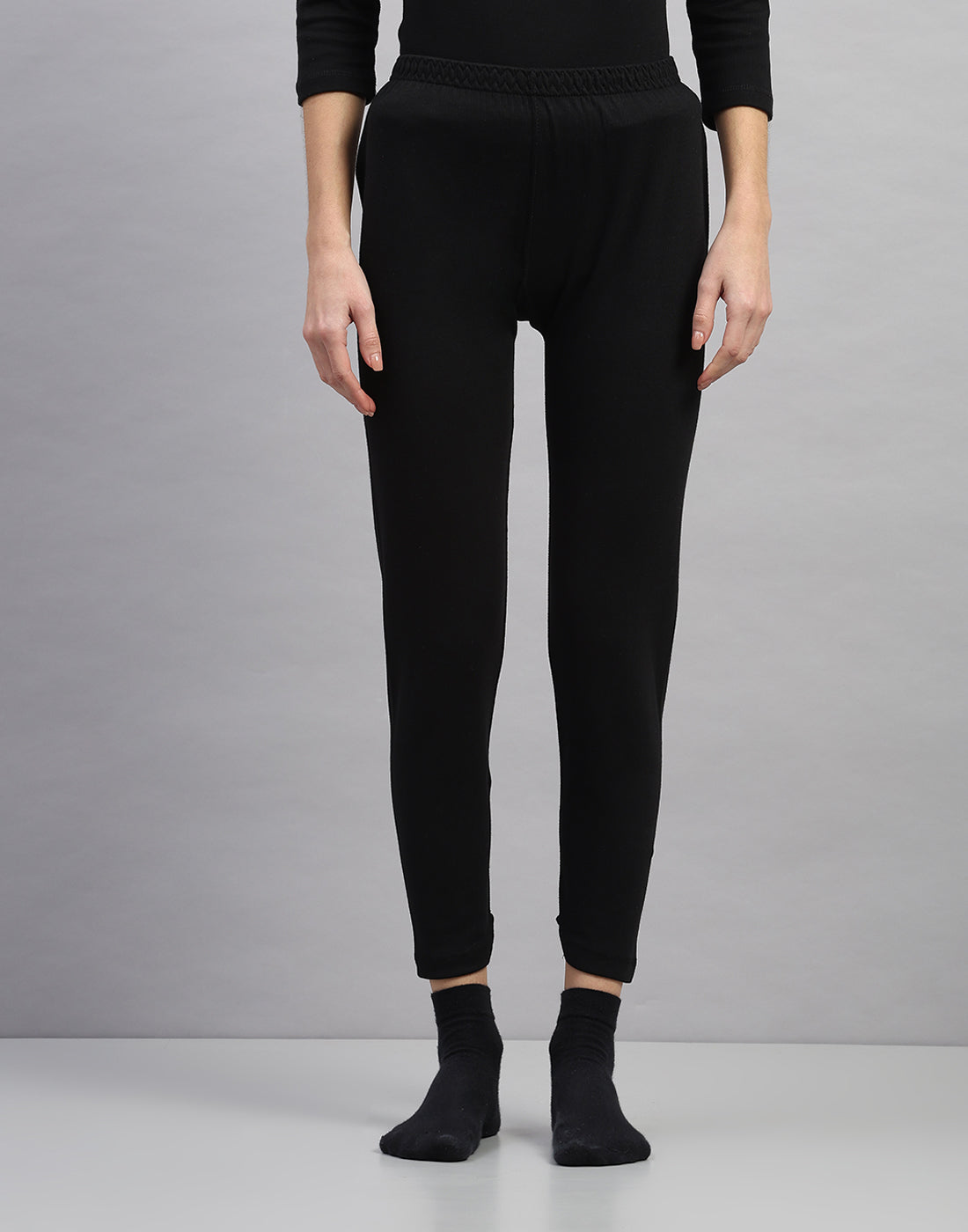 Women Black Solid Regular Fit Thermal Lower