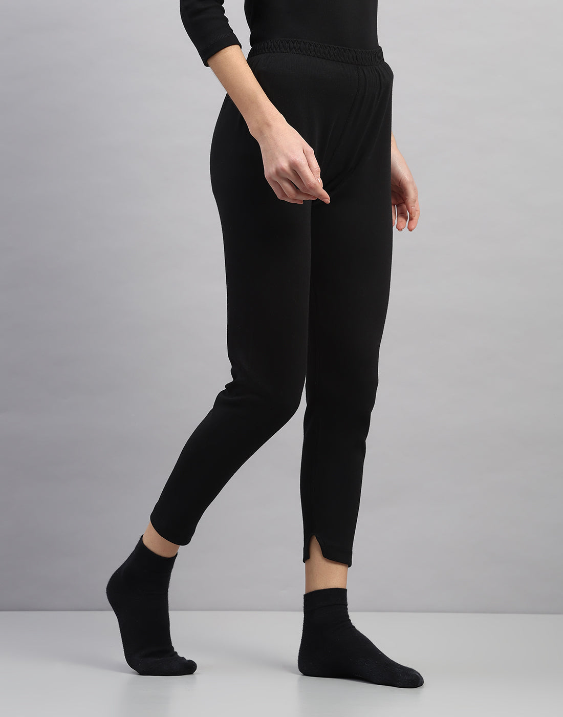 Women Black Solid Regular Fit Thermal Lower