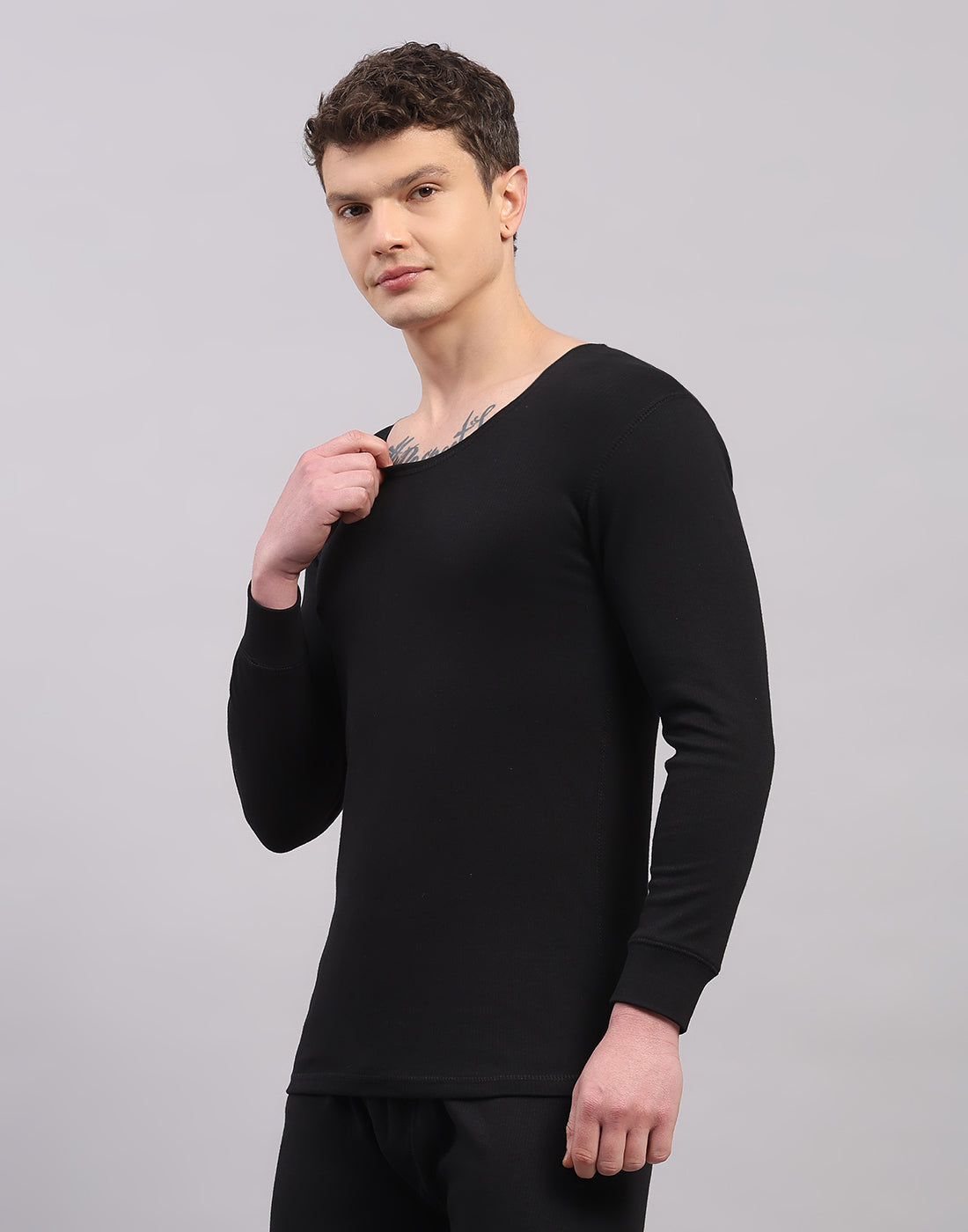 Men Black Solid Round Neck Full Sleeve Thermal Vest