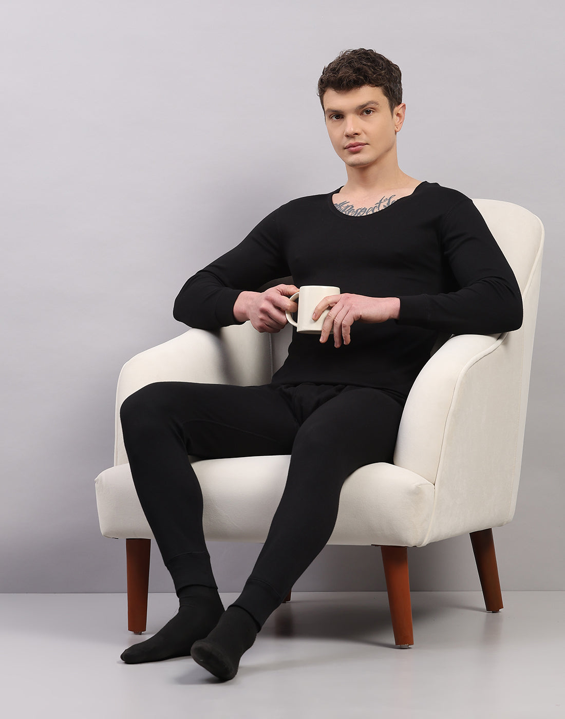 Men Black Solid Round Neck Full Sleeve Thermal Vest