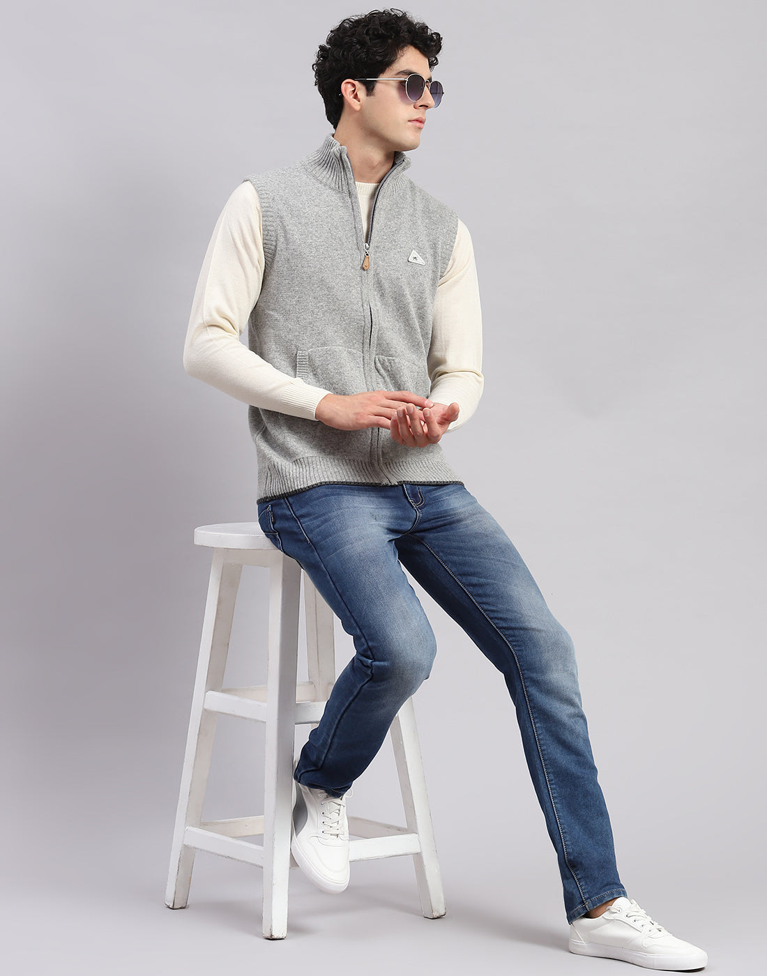 Men Grey Solid Stand Collar Sleeveless Sweaters/Pullovers
