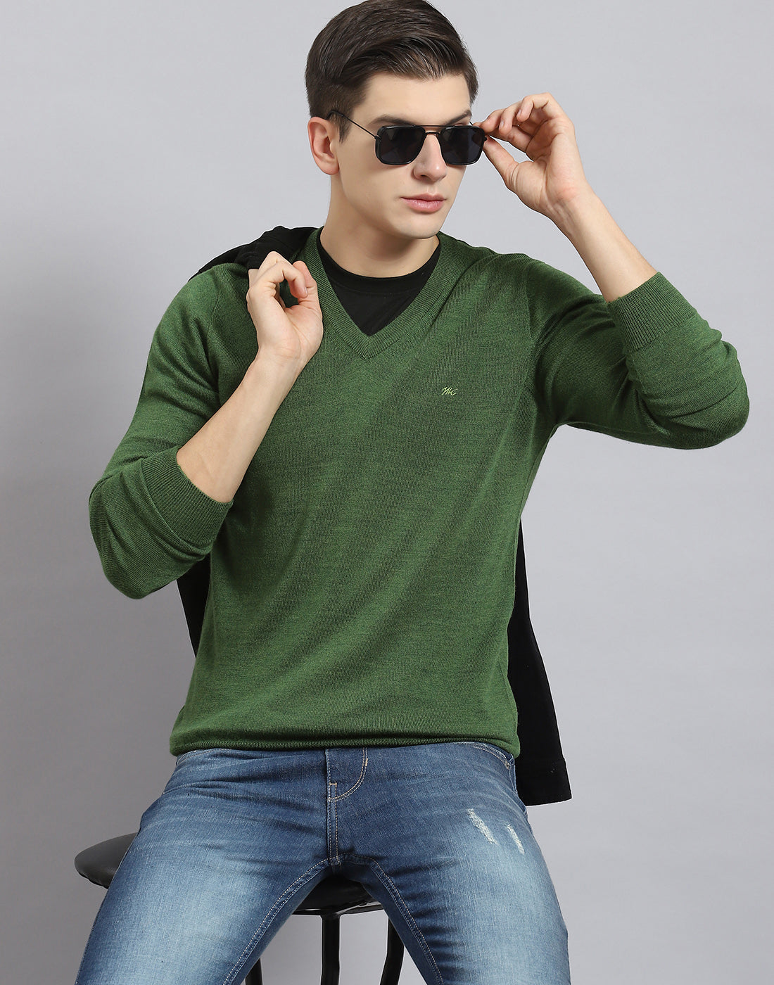 Men Green Solid V Neck Full Sleeve Sweater