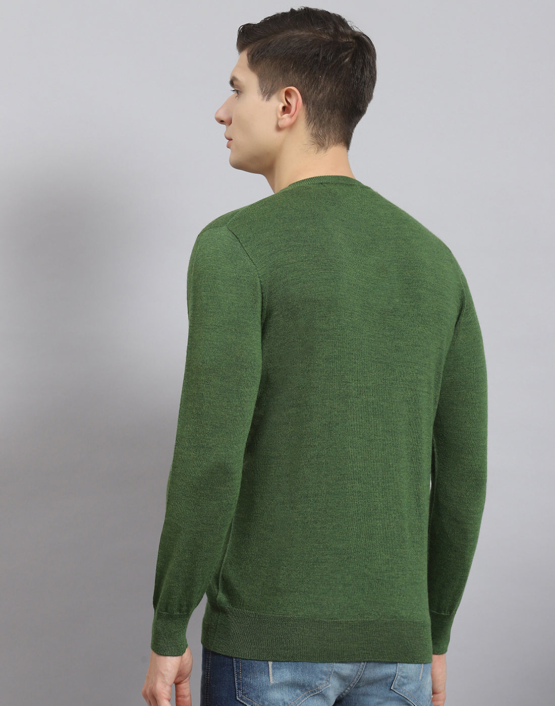 Men Green Solid V Neck Full Sleeve Sweater