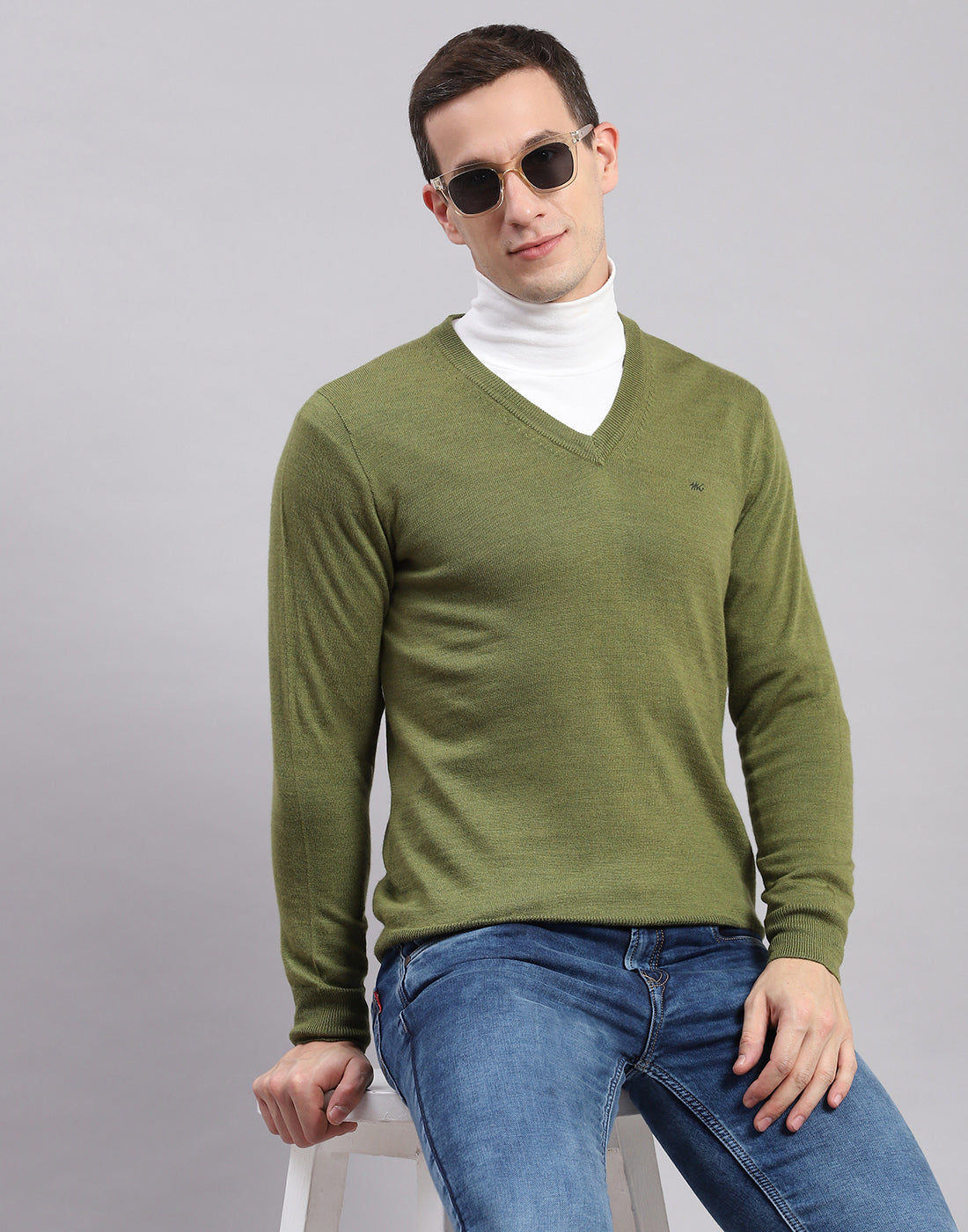 Men Green Solid V Neck Full Sleeve Sweaters/Pullovers