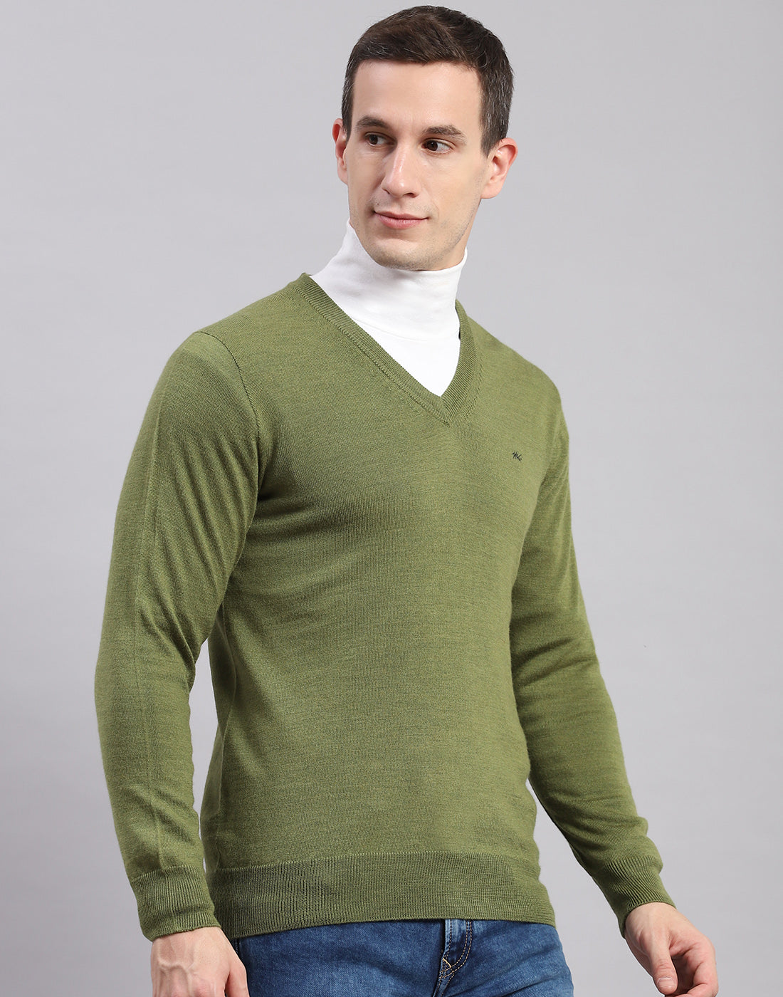 Men Green Solid V Neck Full Sleeve Sweaters/Pullovers