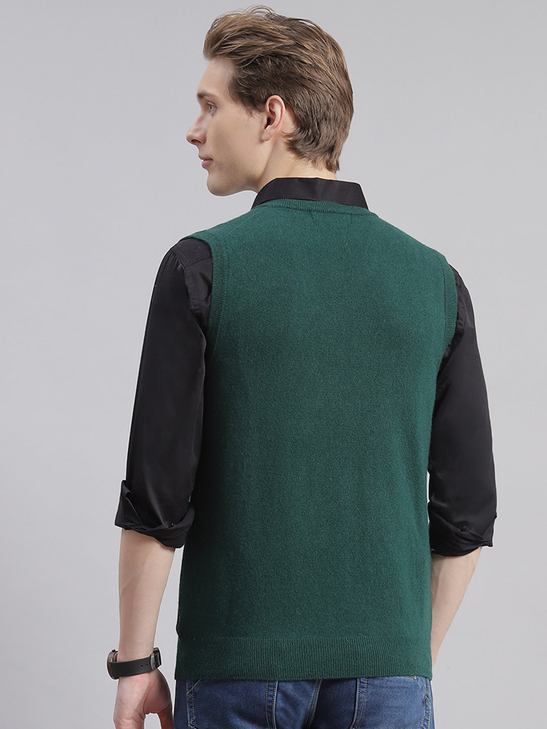 Men Green Solid V Neck Sleeveless Sweaters/Pullovers