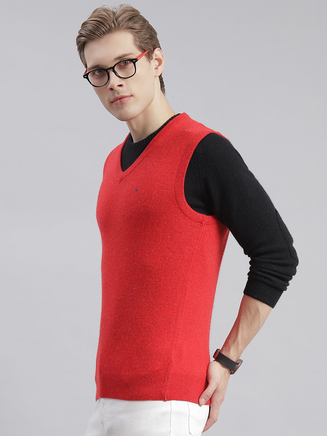 Men Red Solid V Neck Sleeveless Sweaters/Pullovers