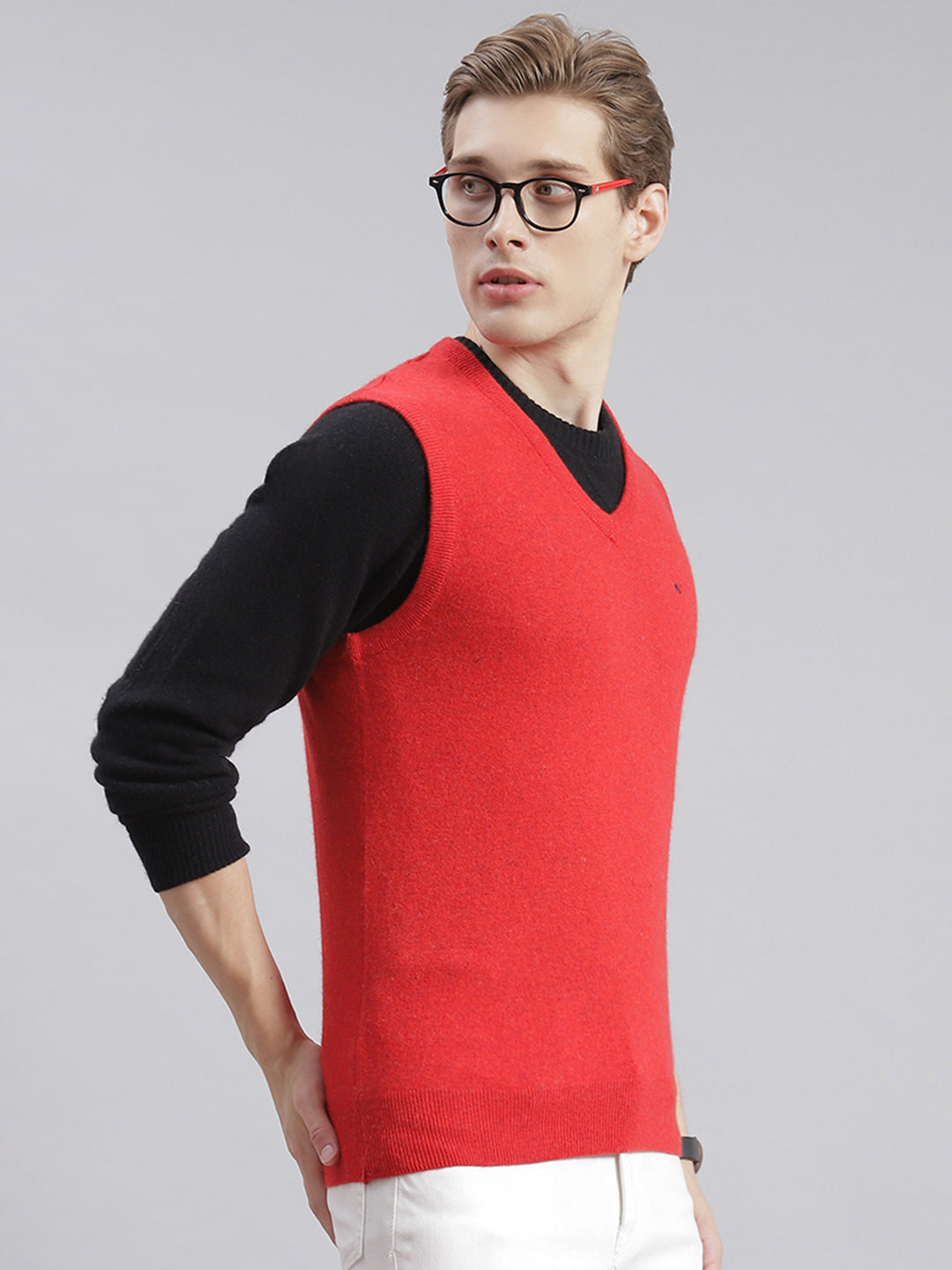 Men Red Solid V Neck Sleeveless Sweaters/Pullovers