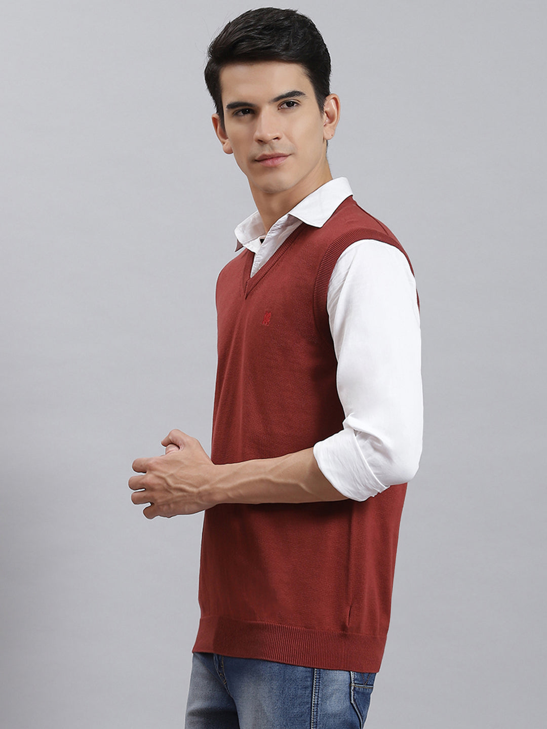 Men Maroon Solid V Neck Sleeveless Sweaters/Pullovers