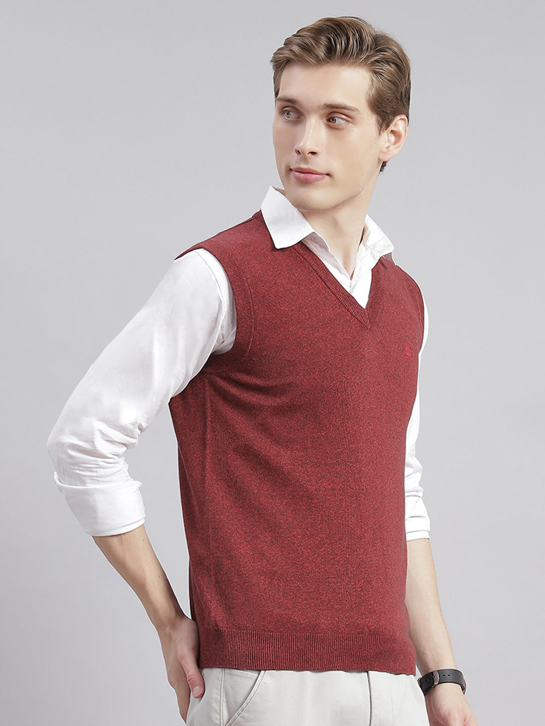 Men Maroon Solid V Neck Sleeveless Sweaters/Pullovers