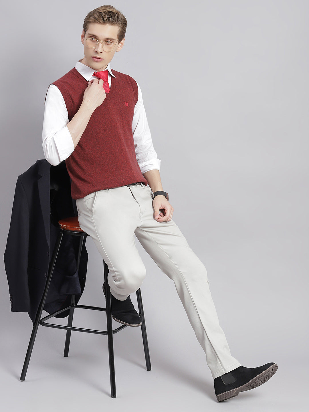 Men Maroon Solid V Neck Sleeveless Sweaters/Pullovers