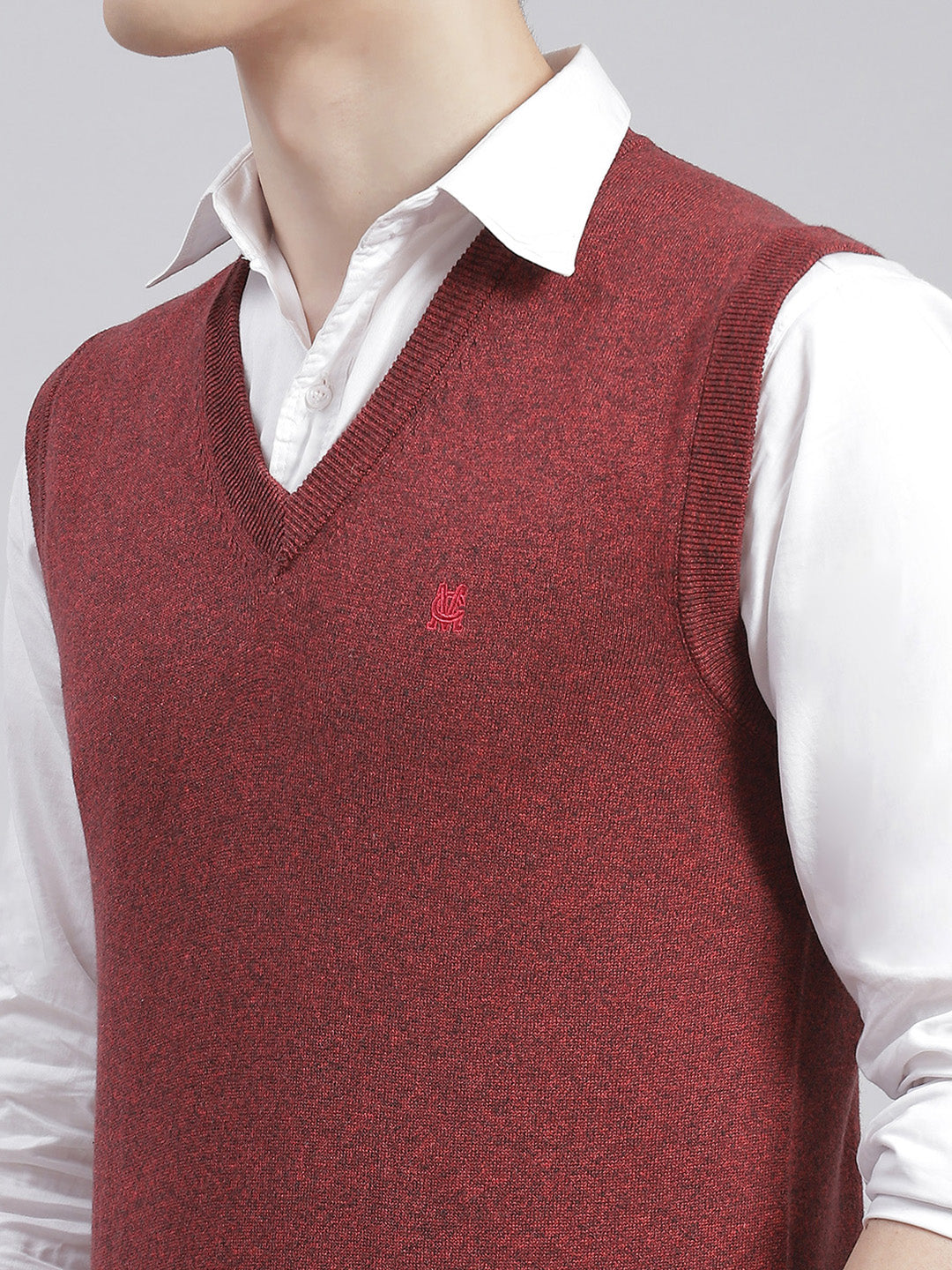 Men Maroon Solid V Neck Sleeveless Sweaters/Pullovers