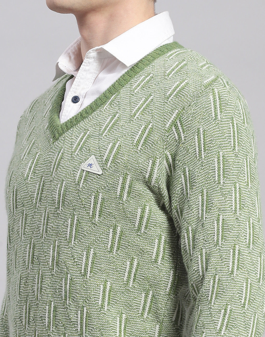 Men Green Solid V Neck Full Sleeve Pullover