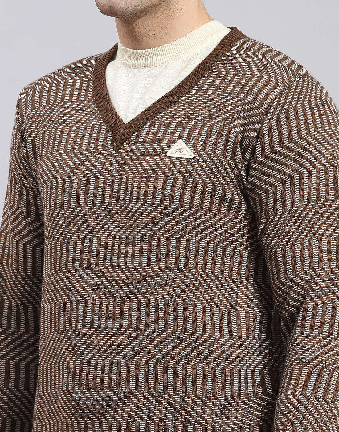 Men Brown Solid V Neck Full Sleeve Sweater