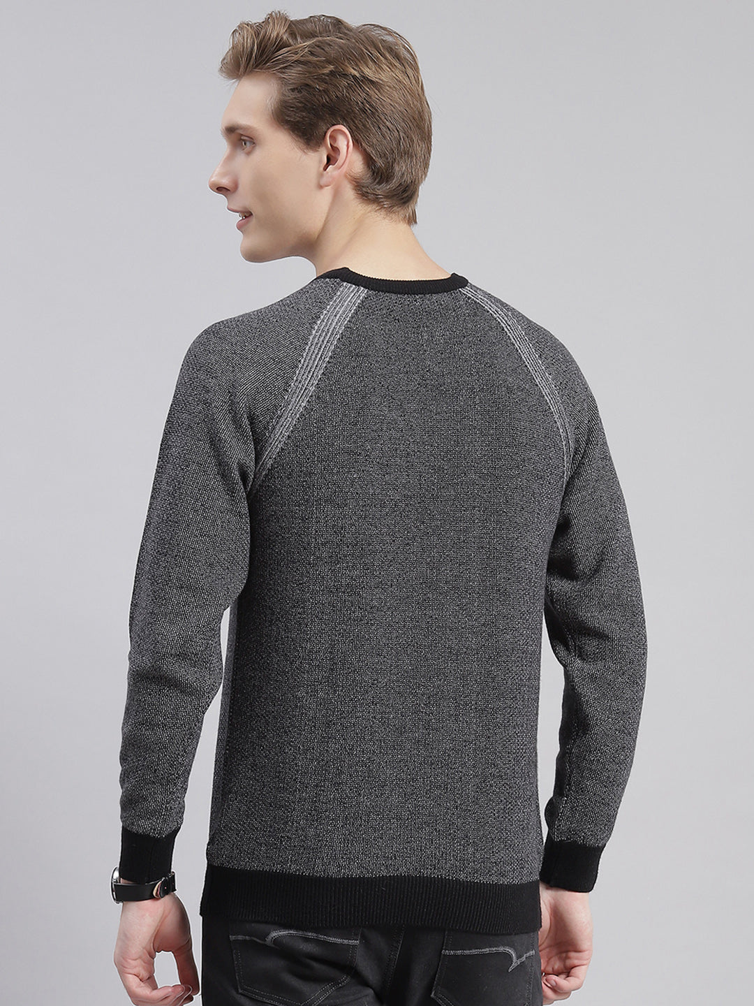 Men Black Solid Round Neck Full Sleeve Sweaters/Pullovers