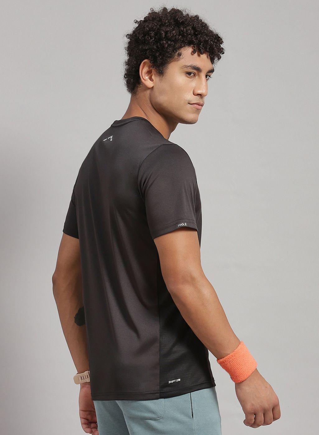 Rock.it Men Black Solid T-Shirt