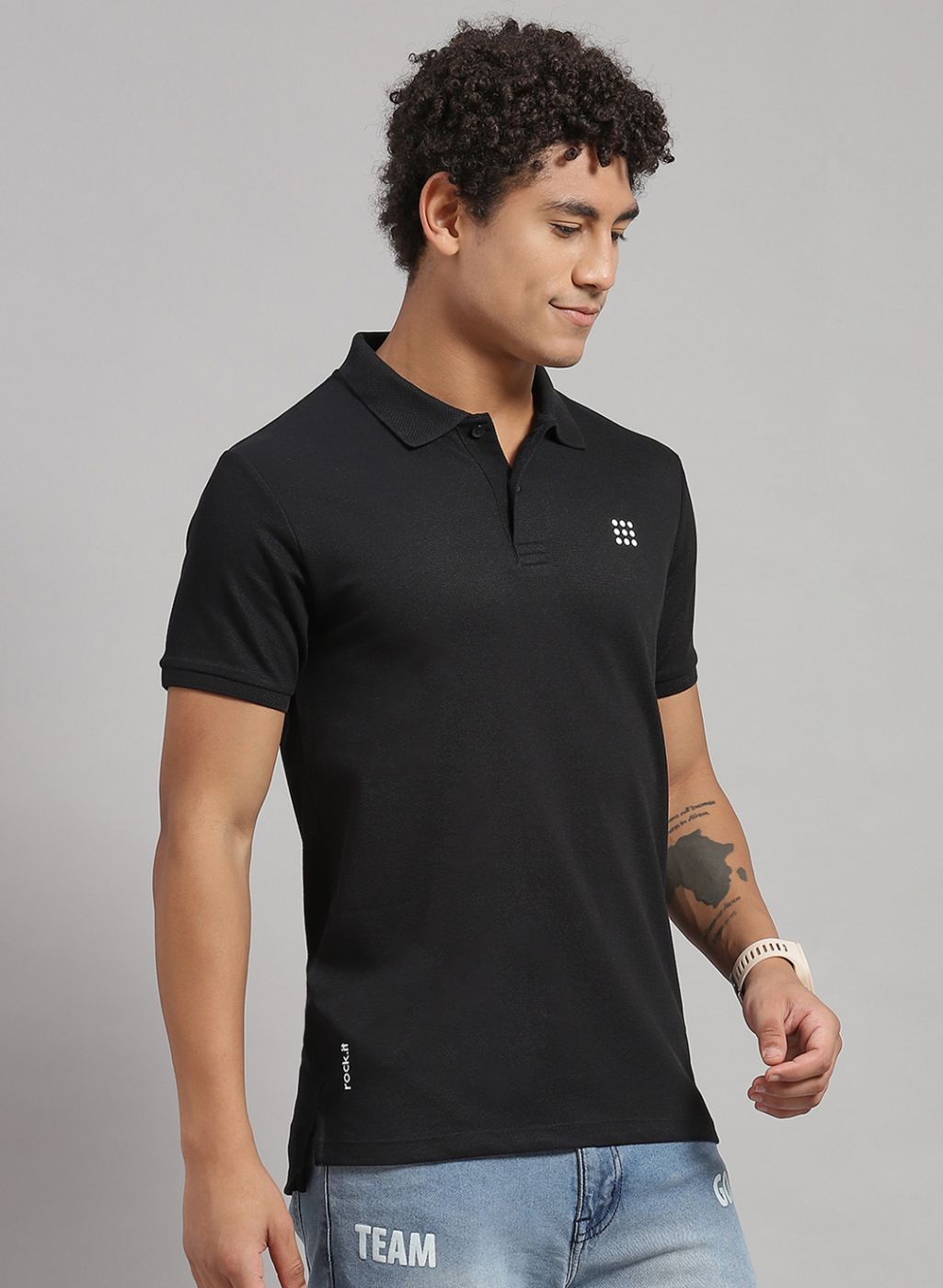 Rock.it Men Black Solid T-Shirt