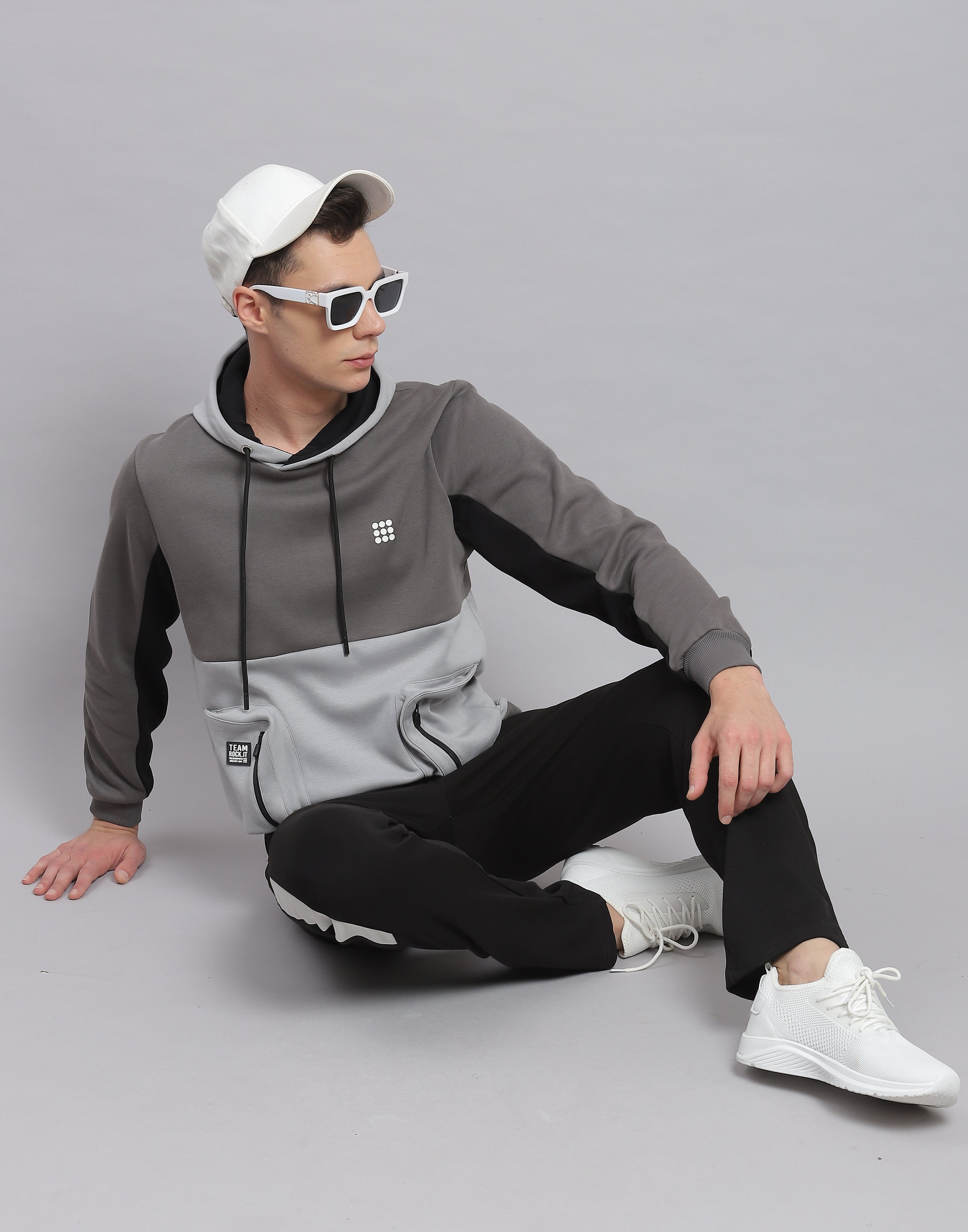 Rock.it Men Grey Solid Hooded Full Sleeve Sweatshirt