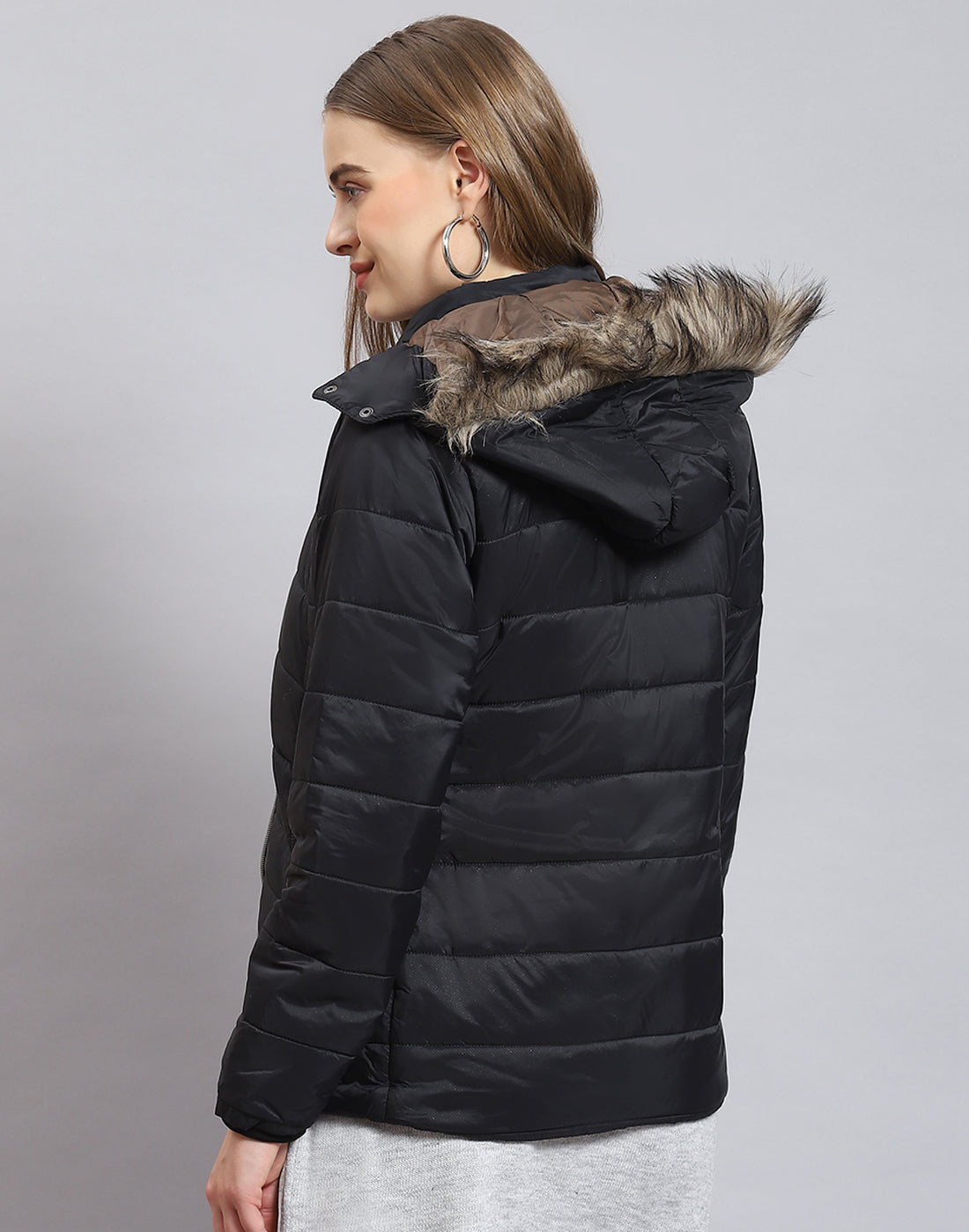 Women Black Solid Hooded Full Sleeve Heating Jacket