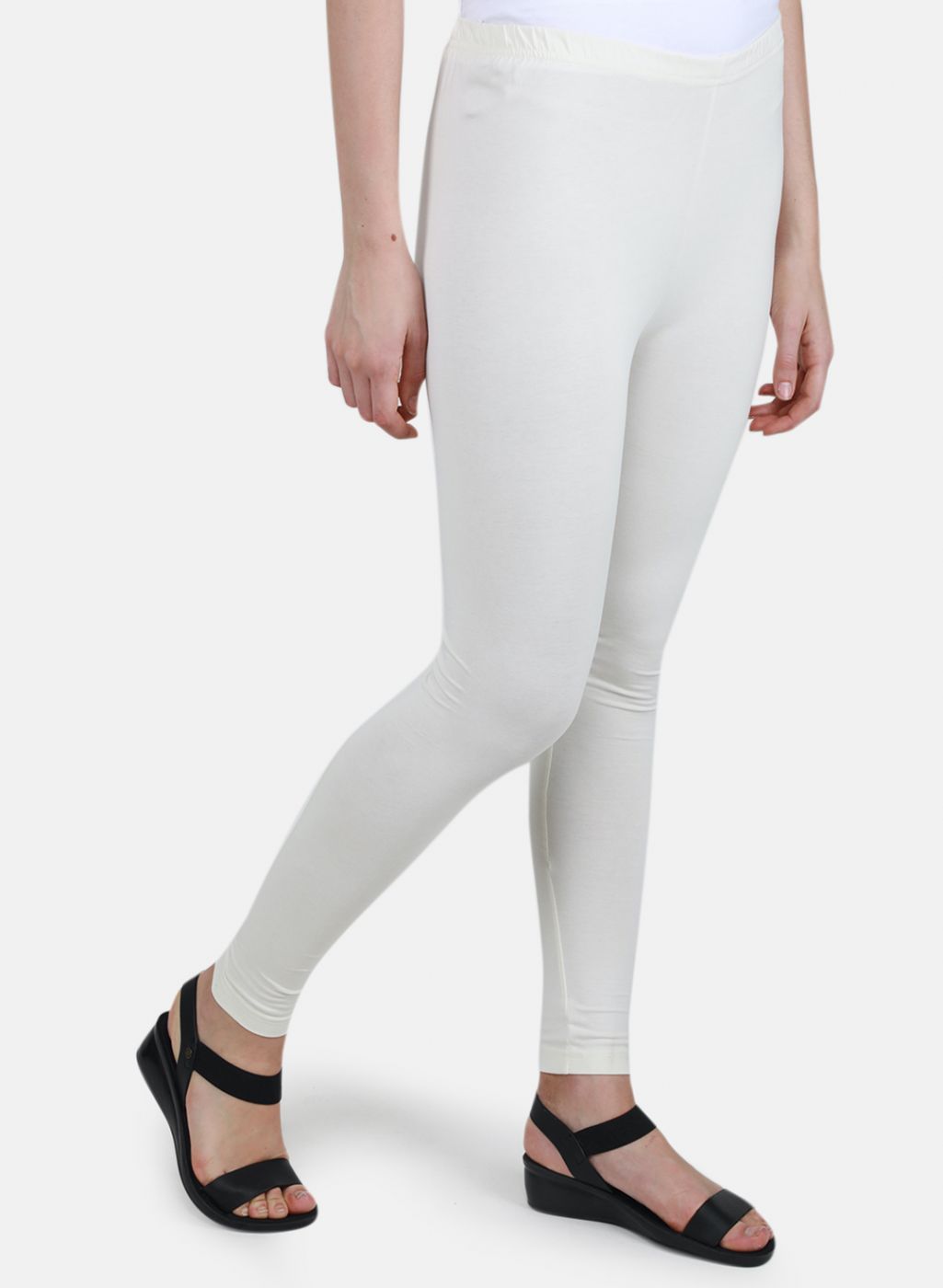 Women Off White Solid Legging
