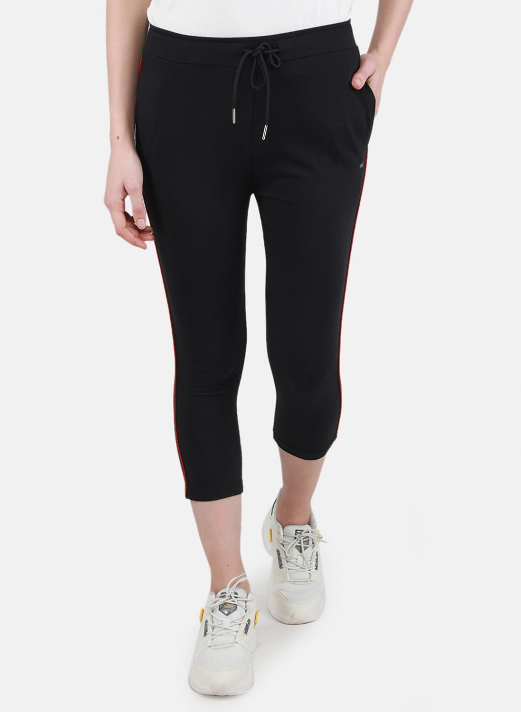 Women Black Solid Capri