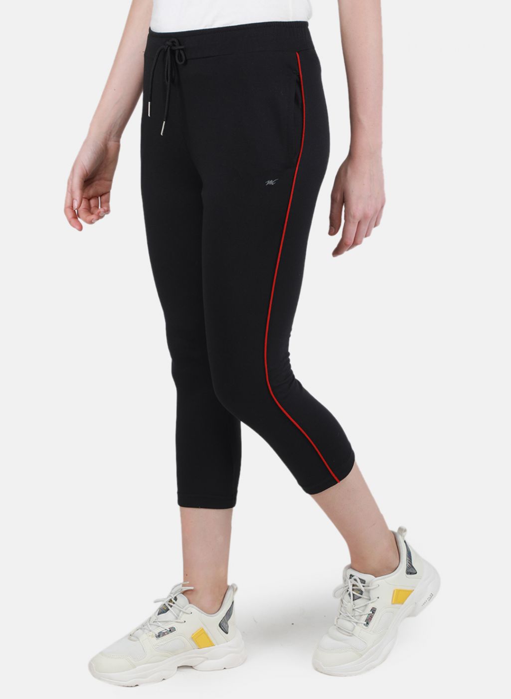 Women Black Solid Capri