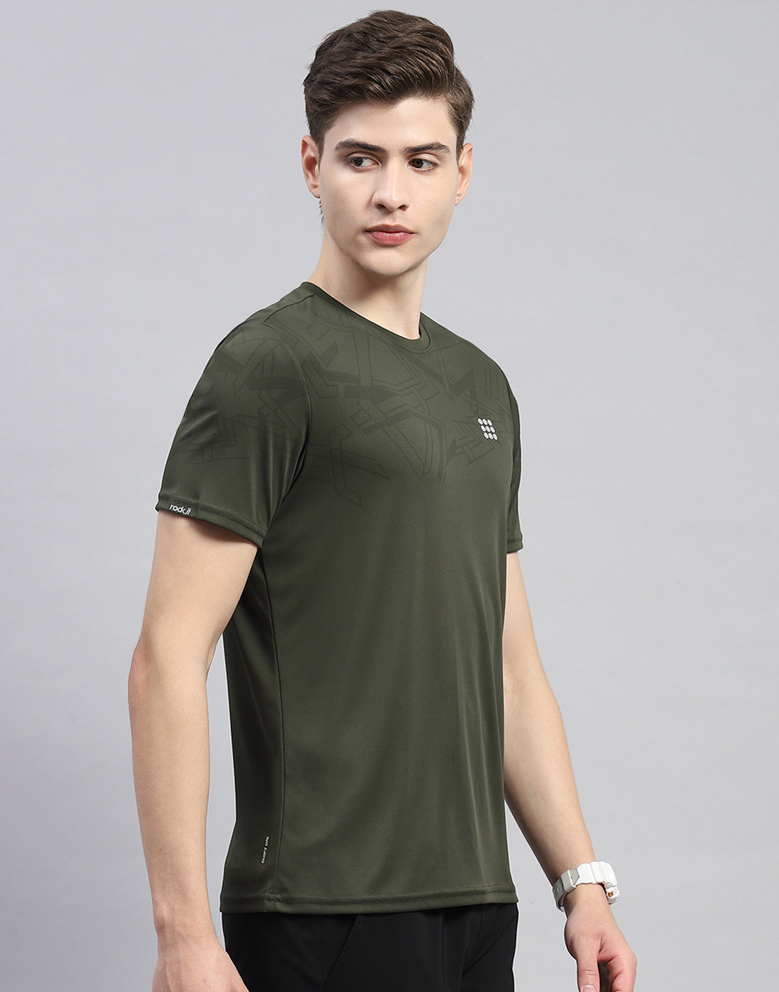 Rock.it Men Olive Solid Round Neck Half Sleeve T-Shirt