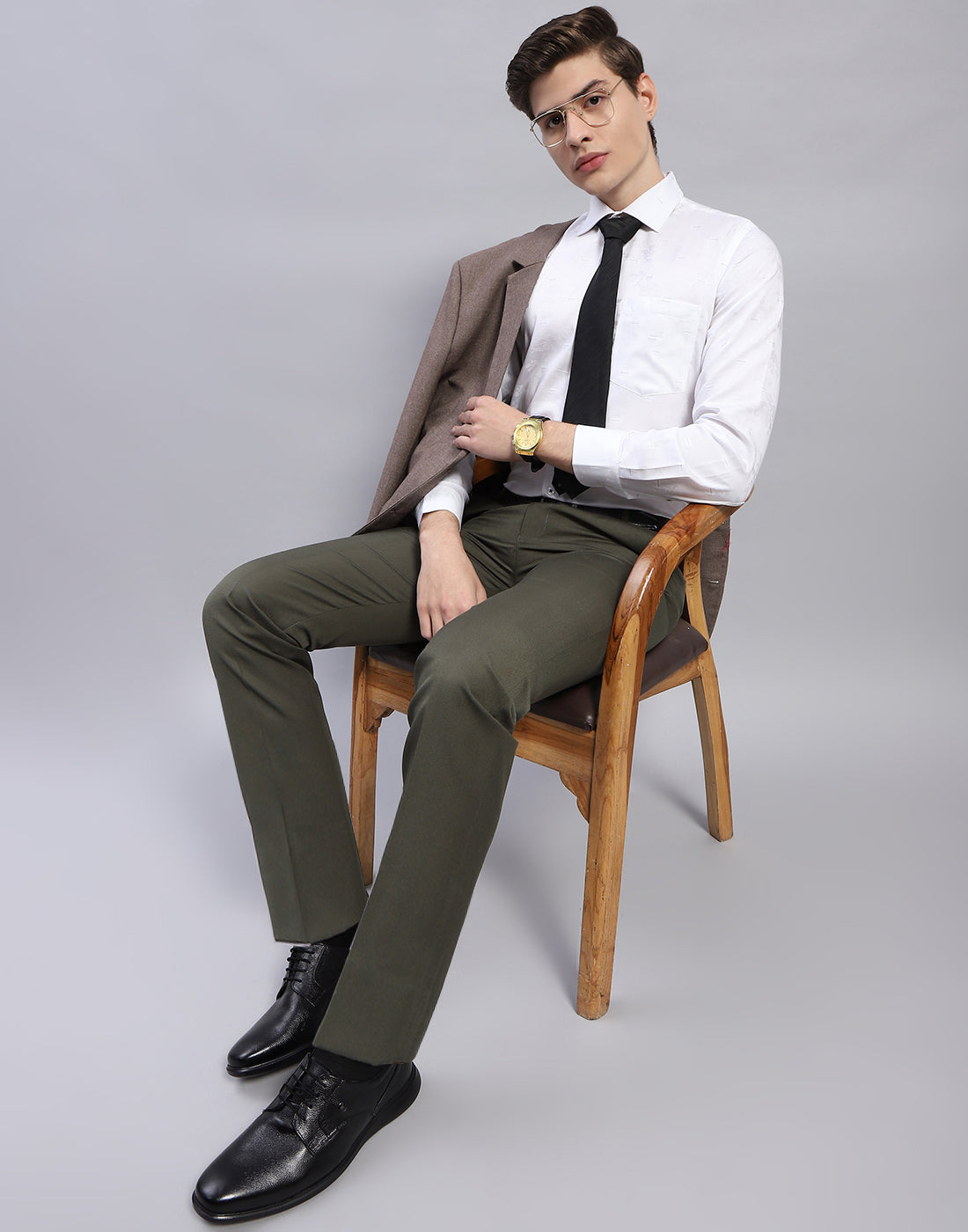 Men White Solid Collar Full Sleeve Shirt