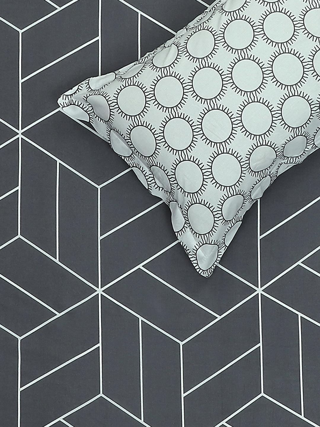 MOCA by Monte Carlo 144 TC Cotton King Bedsheet with 2 Pillow Covers