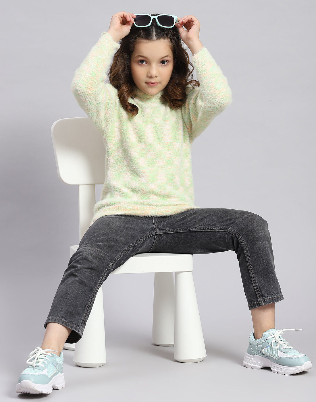 Girls Green Self Design T Neck Full Sleeve Sweatshirt