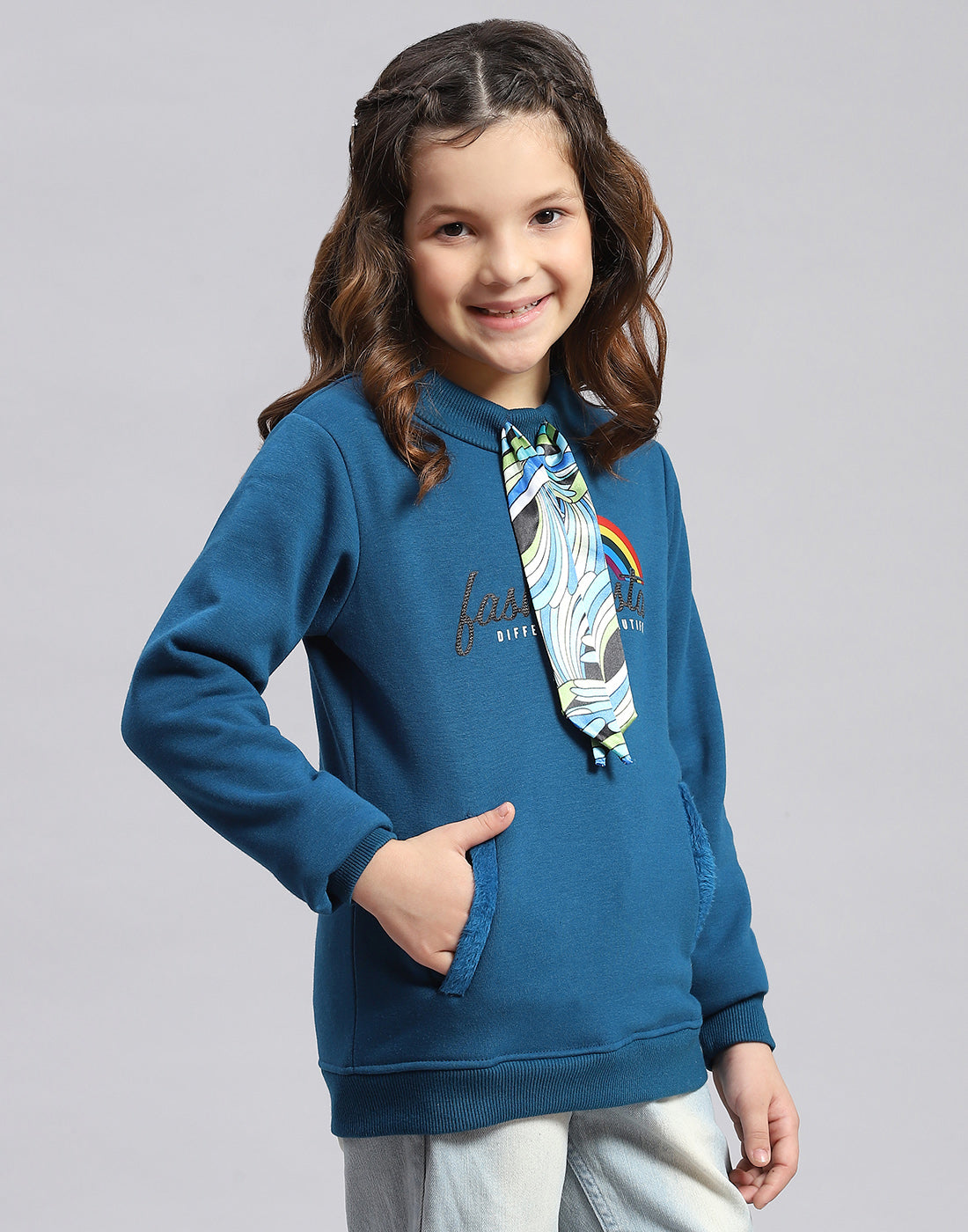 Girls Teal Blue Printed Round Neck Full Sleeve Sweatshirt
