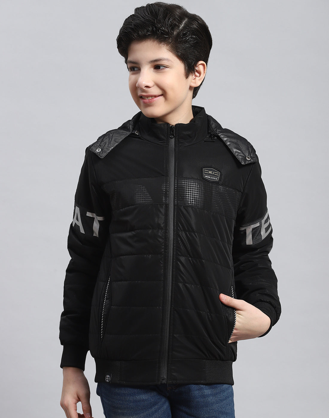 Boys Black Solid Hooded Full Sleeve Heating Jacket