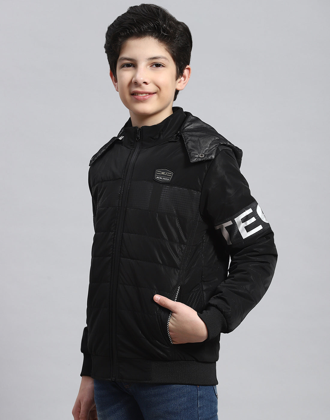 Boys Black Solid Hooded Full Sleeve Heating Jacket