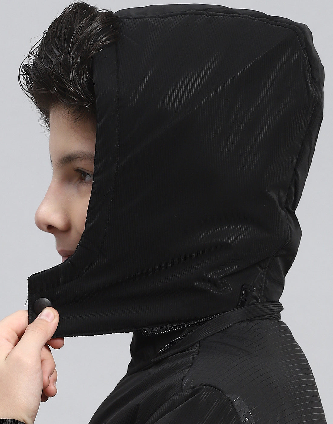 Boys Black Solid Hooded Full Sleeve Heating Jacket