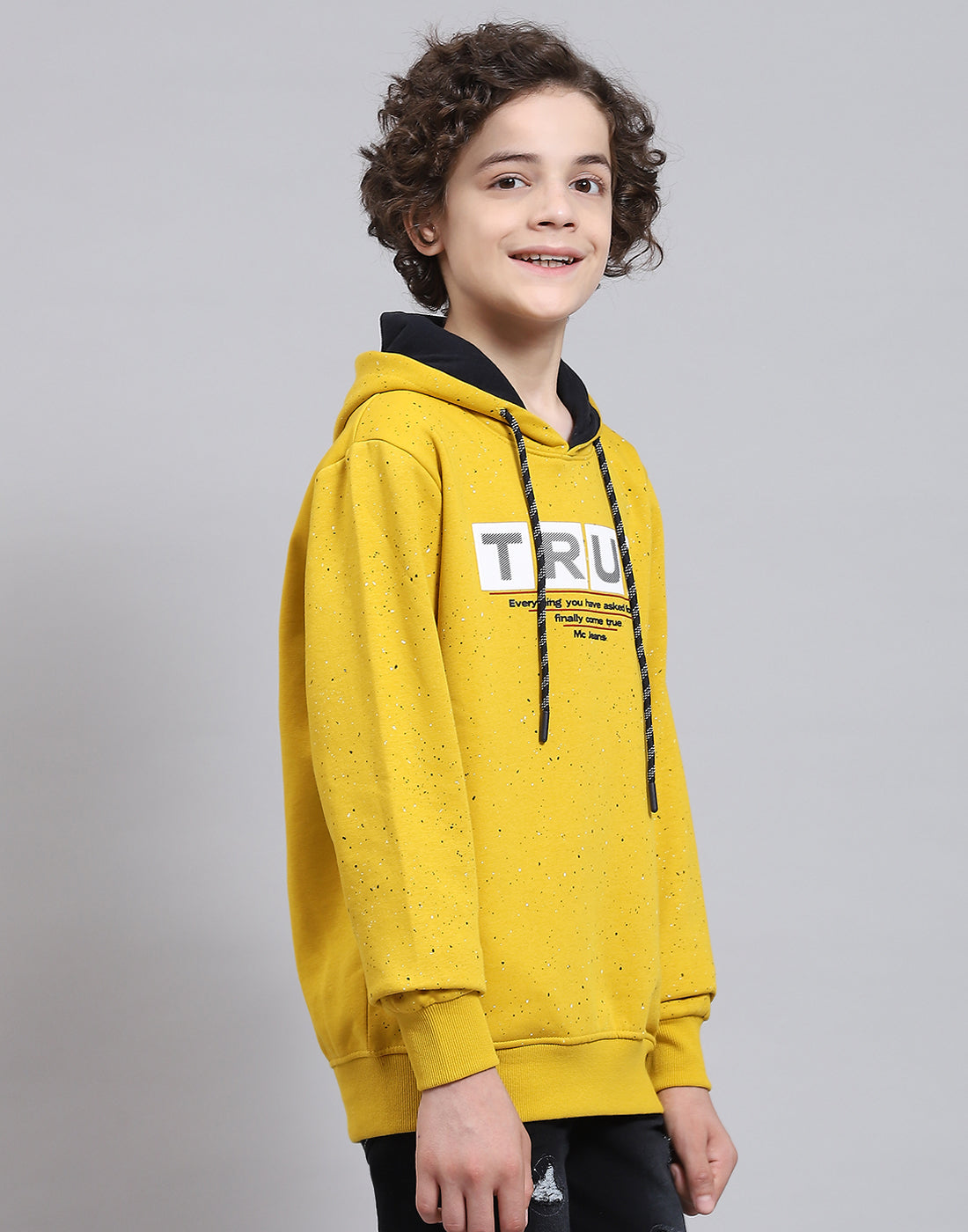 Boys Yellow Printed Round Neck Full Sleeve Sweatshirt