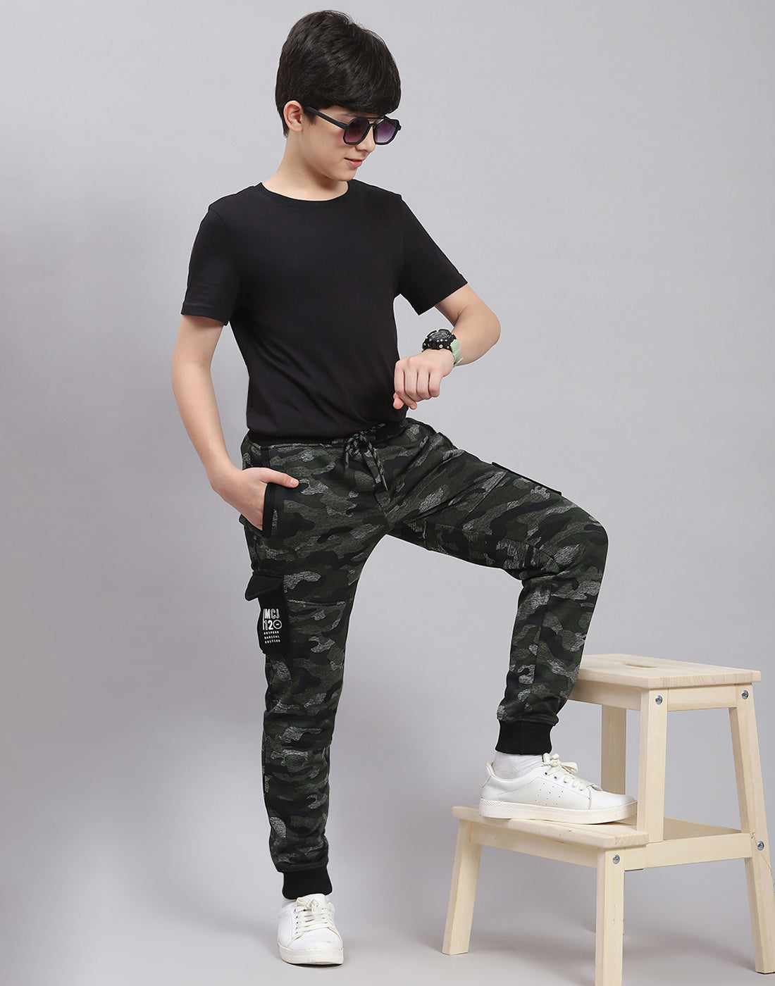 Boys Olive Printed Regular Fit Lower
